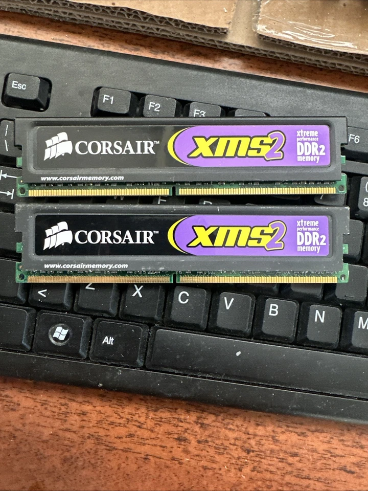 Pair 2x2GB Corsair XMS2 CM2X2048-6400C5 DDR2-800 PC2-6400 CL5 Desktop RAM - Immagine 3 di 3