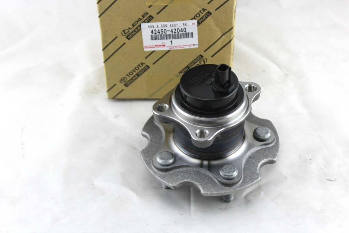 4245042040 Toyota RAV4 Lexus NX300 NX200t HS250h Rear Wheel Hub
