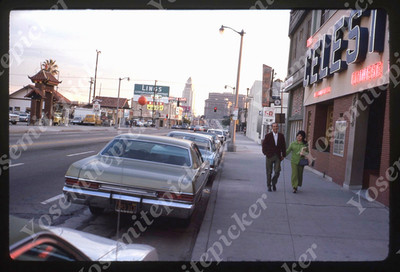 SL20 Slide 1973 Kodachrome Los Angeles street scene cars 086a