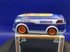 Hot Wheels Pop Culture Haulin Gas Union 76 Vintage Oil Real Riders (C7)