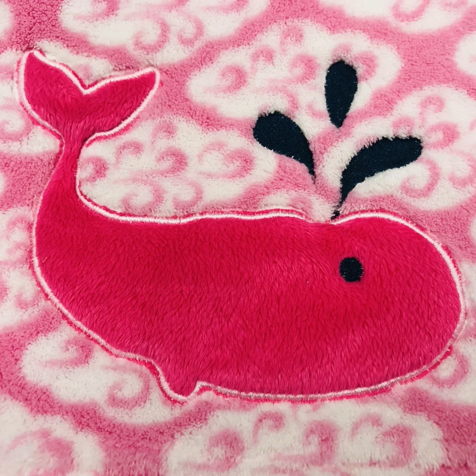 Sadie and Scout Manta Bebé Ballena Una Capa Rosa Náutica Foto 2 de 4