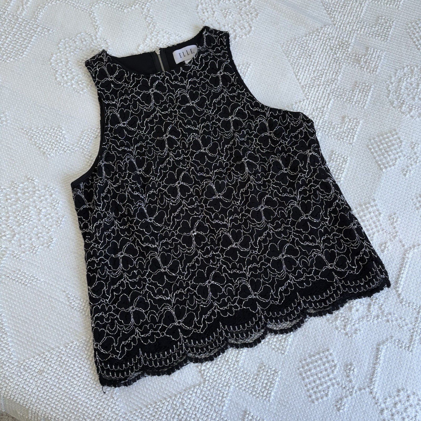 Elle women’s size Large black and white lined floral lace sleeveless tank blouse