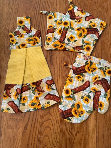 Asciugapiatti "Western Boots/fiori" con 2 porta pentole e 1 guanto da forno (set 4pz) - Foto 2 di 2