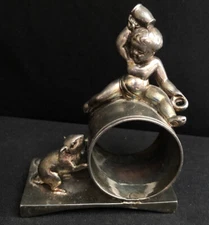 MIDDLETOWN PLATE CO #70 SILVER FIGURAL BOY CHERUB MOUSE NAPKIN RING HOLDER