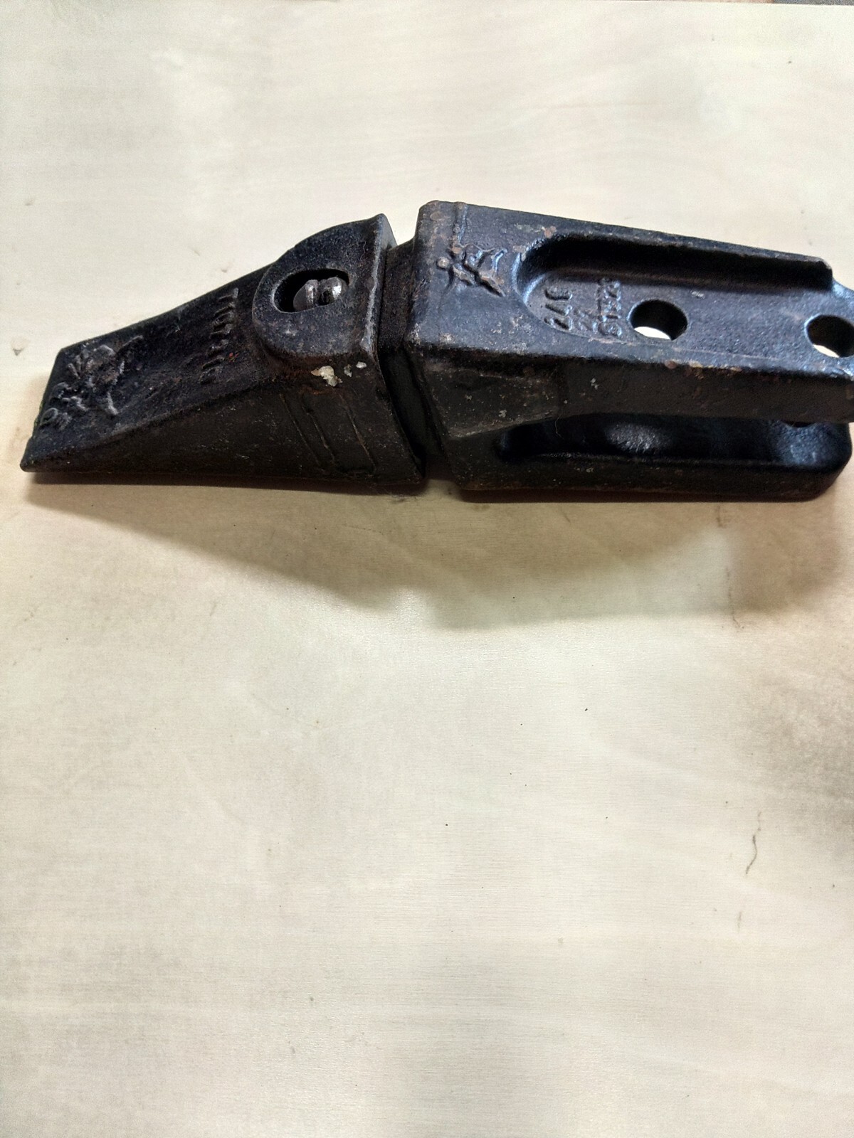 TWO Genuine Bobcat 7107319 GST520 T1 2133 Shank & Bucket Tooth Assembly ...