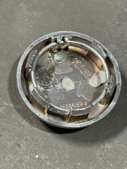 04 05 06 Scion XA OEM Center Hub Cap 69487 capF-109-1 PT904-52040-CC - Image 2 of 3