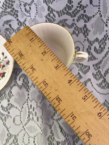 Taza de té y platillo vintage Royal Windsor Fine Bone China Inglaterra rosas blancas rosadas - Imagen 4 de 6