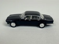 Rare Vanguard Daimler Jaguar Sovereign Dark Blue VA08800 1:43