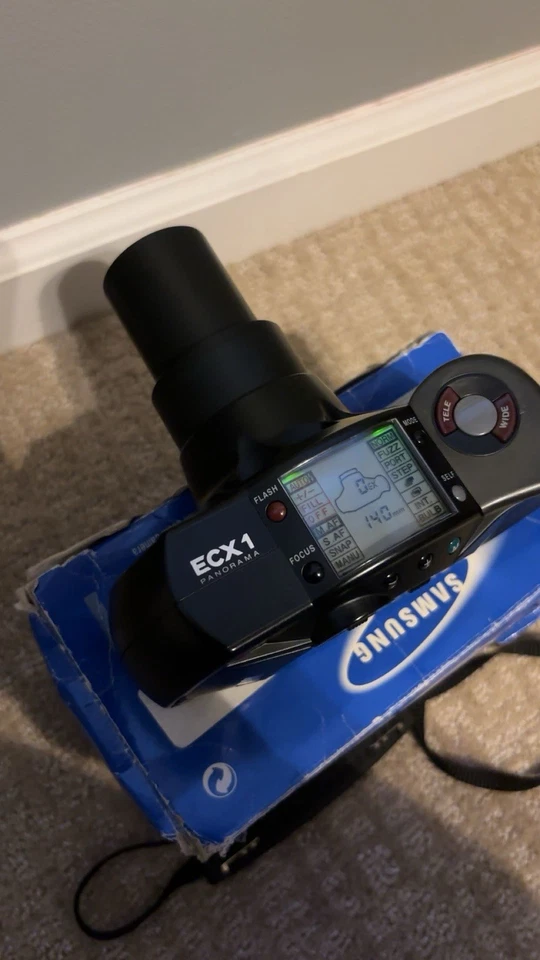 Cámara zoom Samsung ECX 1S 35mm 38-140mm diseño Porsche Foto 3 de 4