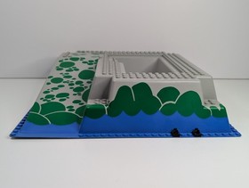 LEGO Gray Green Baseplate Raised w/ Ramp 2552px4 - Set #6273 Rock Island Refuge