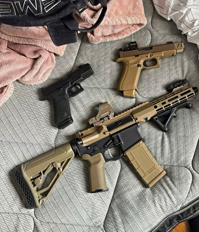 AR-15M4 Adjustable Stock Electric Airsoft Rifle AEG TanBlack others if good pric