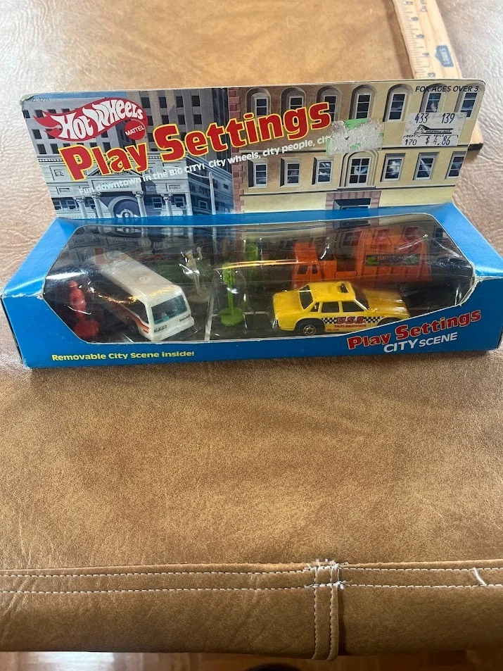 VTG 1982 MATTEL Hot Wheels Play Settings CITY SCENE-NIB FACTORY SEALED - Image 2 of 4