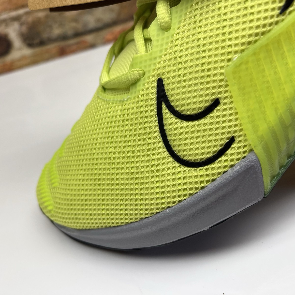 Men\'s Size 9.5- Nike Metcon 9 Training Gym Shoes \'Light Twist Lemon\' DZ2617-701 Amazon.com | Nike Men main image 2