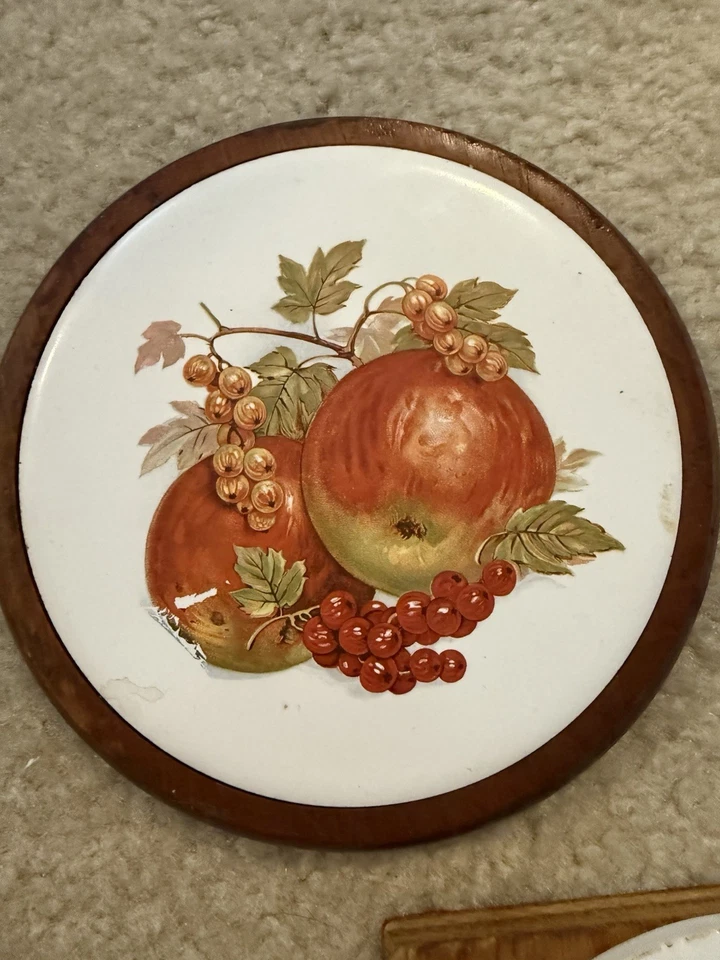 Lote de 7 remaches vintage incluyendo decoración de setas y manzanas y madera básica Foto 4 de 4