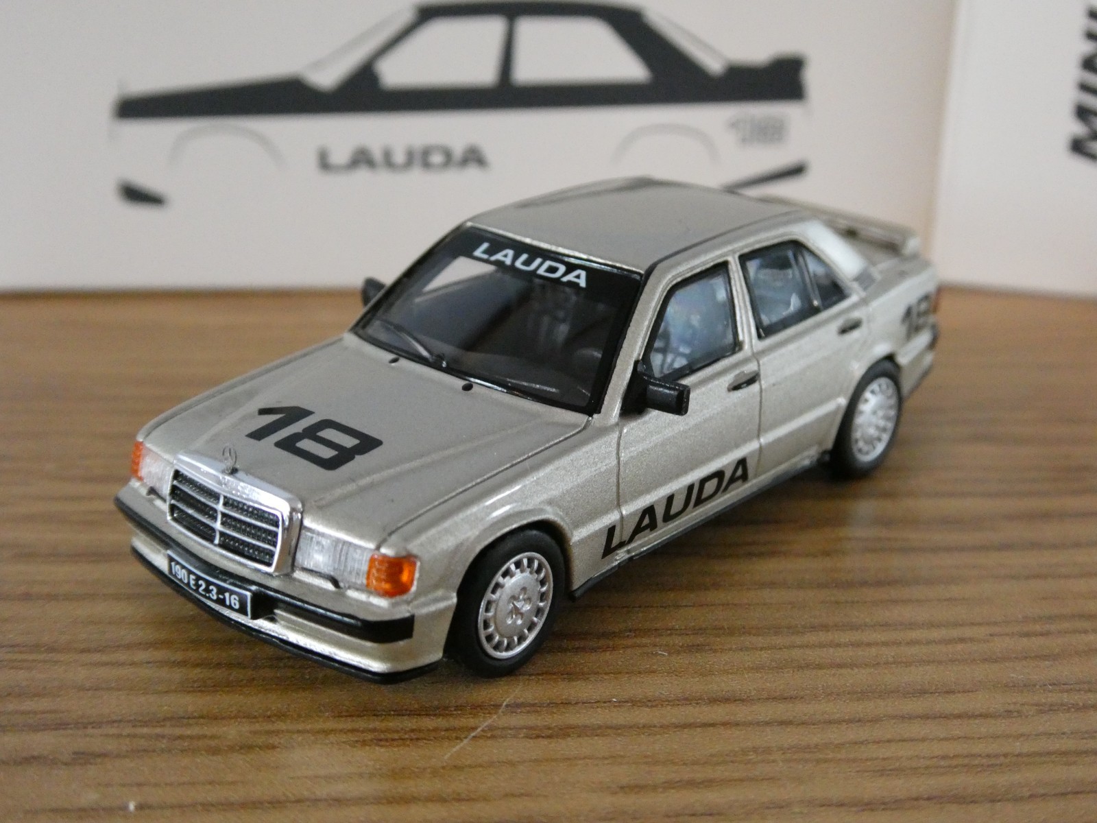 MINI GT TSM MERCEDES BENZ 190E 1984 NIKI LAUDA RACE CAR MODEL 1041 1:64