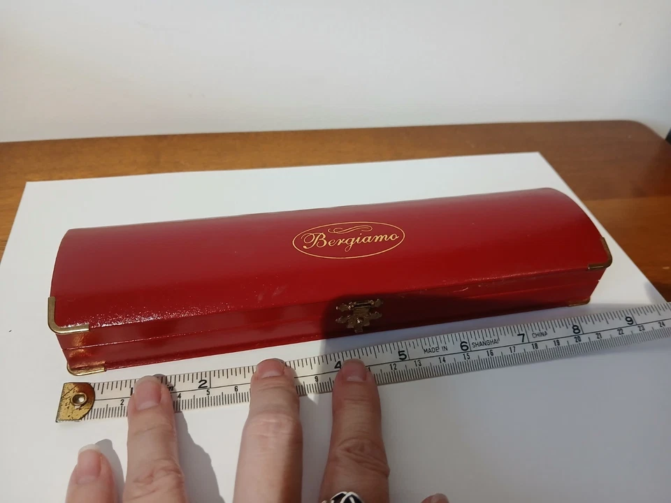 Bergiamo Red Leather box of six pair of gold plated earrings - Image 4 of 4