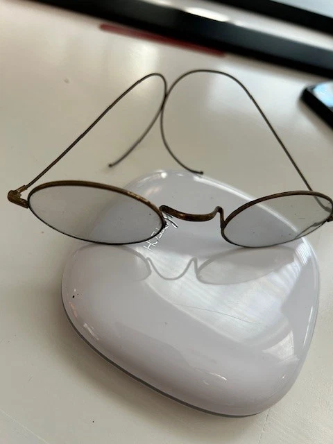 Gafas antiguas antiguas con borde de alambre ovaladas vintage Foto 2 de 2
