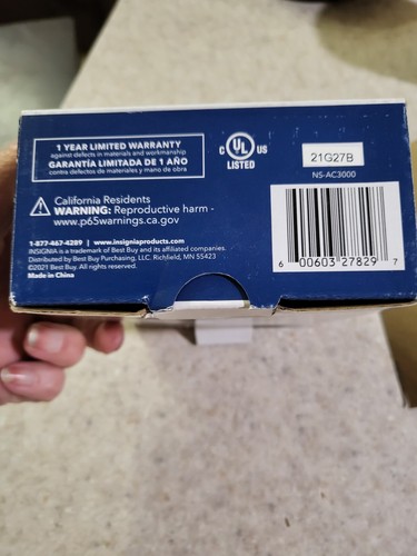 Insignia Universal Power Adapter - Picture 7 of 14