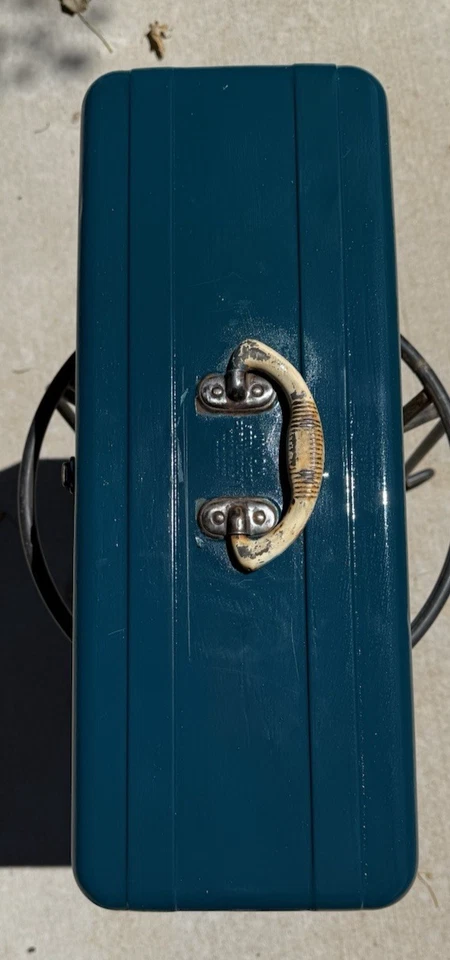 Caja de aparejos de pesca/utilidad Union Steel Chest Corp. de colección - Leroy, NY EE. UU. Foto 2 de 4