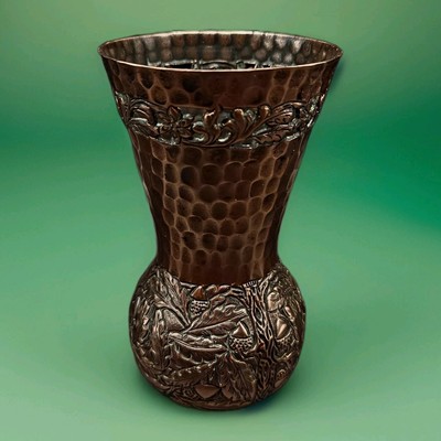 Handgefertigte Kupfer Vase - floral geprägt mit gehämmerter Textur - nahöstlich