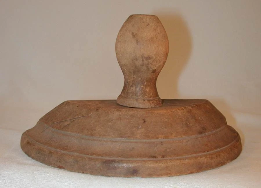 Antique Pennsylvania Carved Softwood Half-round Pineapple Design Butter Print - Image 3 of 4