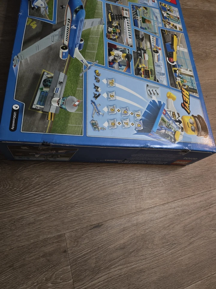 LEGO City 60104 Airport Passenger Terminal New Retired Sealed Building Set - Image 3 of 4