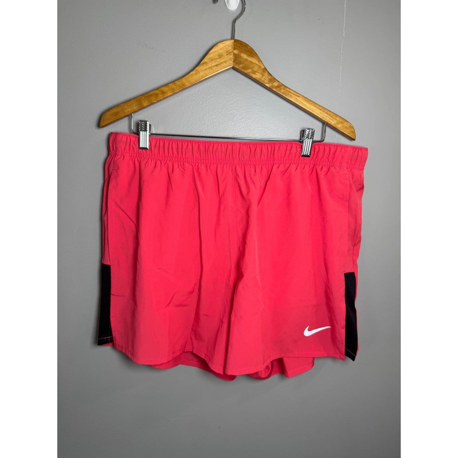 Nike Challenger Running Shorts Mens XL Pink Black Dri-FIT 5 Inch DV9363-629 NWT