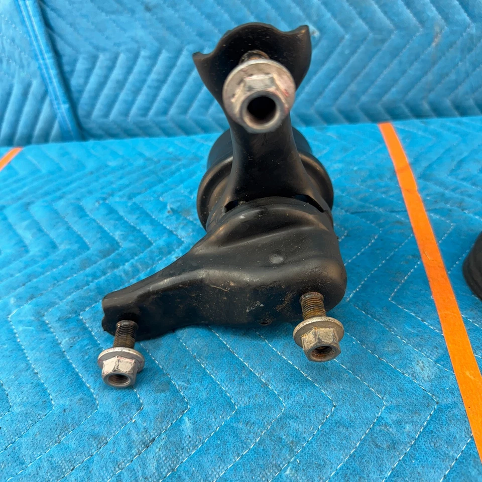 05-10 TOYOTA AVALON XL right At Engine Mount  OEM - Image 3 of 4