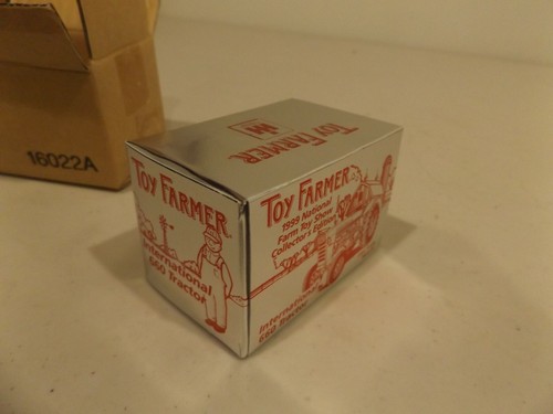 1/64 INTERNATIONAL 660 TOY FARMER 1999, - Picture 2 of 3