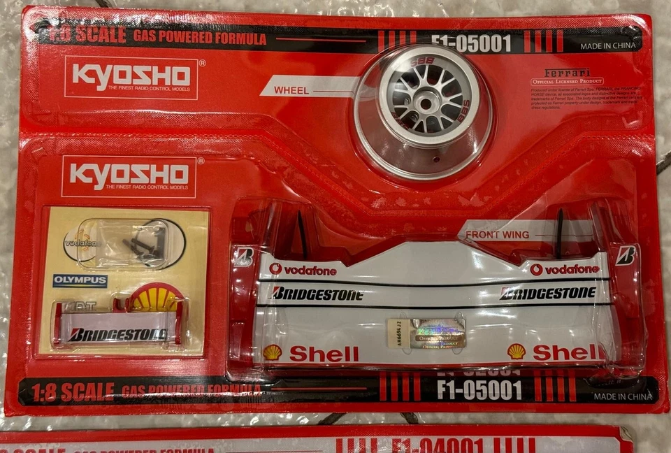 FERRARI 2005 KYOSHO ALETTONE Anteriore/KIT F1-05001 CON FASCICOLO&DVD - Immagine 2 di 2