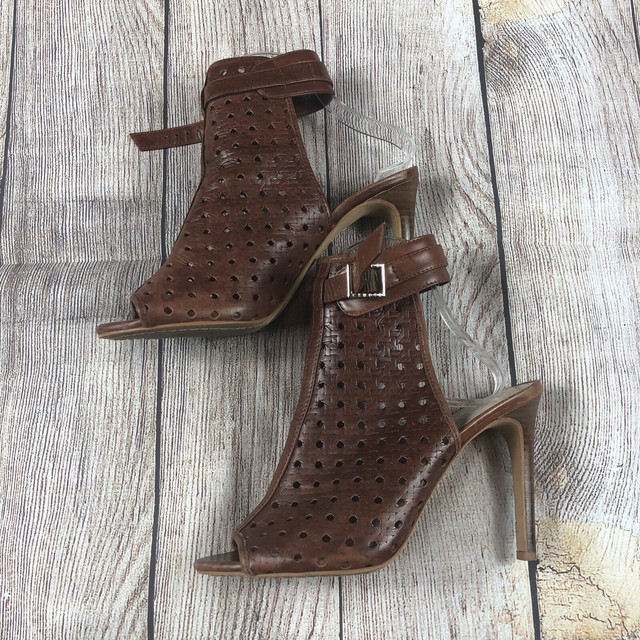 Women’s VINCE CAMUTO KARSTEN Brown Leather eyelet Heel Peep Toe Sandal