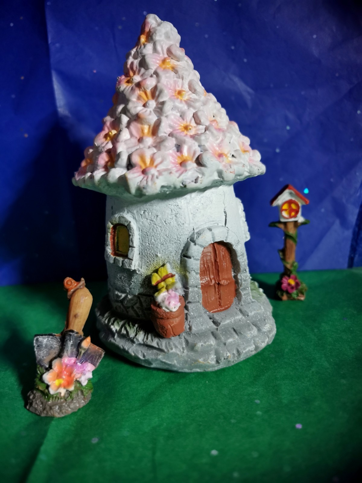Fairy Garden Stone & Pink Flowers House Resin Figurine 4.5" w/ 2 Accessories 