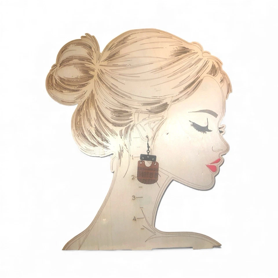 Pendientes colgantes de madera con detalles negros Foto 2 de 2