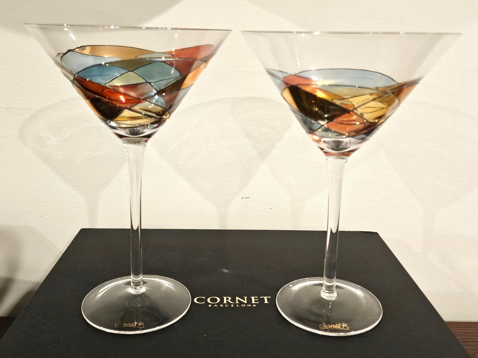 Juego de 2 vasos Martini de vidrio artístico pintado a mano Cornet Barcelona Sagrada