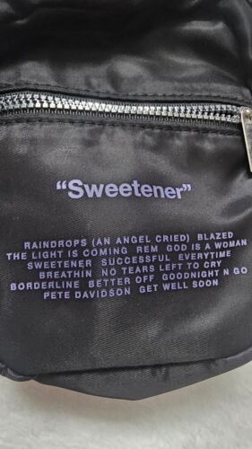 Bolso Bandolera Ariana Grande Sweetener-Negro-Concierto-Tour-Exclusivo de Primark-Lírico - Imagen 2 de 5