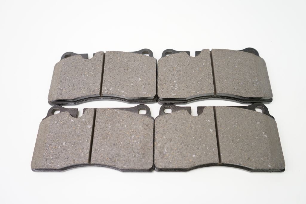 Aston Martin Db9 V8 Vantage front brake pads + 2 wear sensors TopEuro 815