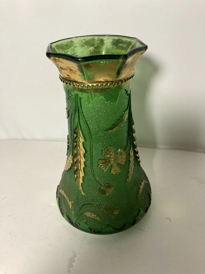 Antique US GLASS Delaware Pattern Emerald Green & Gold Gilt 9” Vase-USA Made - Image 3 of 4