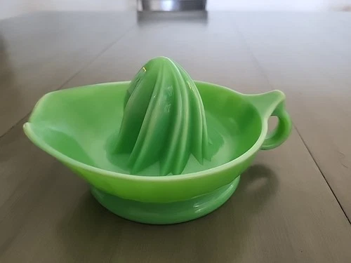 Vntge Large McKee Jadeite Reamer Juicer Uranium Glass Glows Depression Glass- 8"