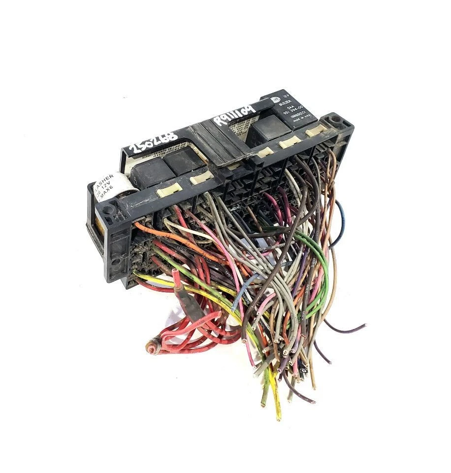 2000 International 4700 dt466 OEM Fuse Panel Junction Box - Image 3 of 4