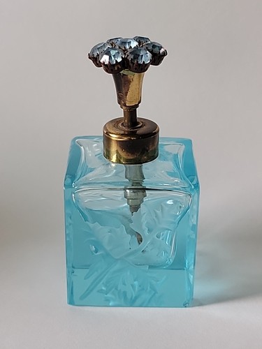Bottiglia Profumo Vintage Jeweled Intaglio Vetro Blu Ghiaccio Pompa 3 3/8"T - Foto 2 di 18