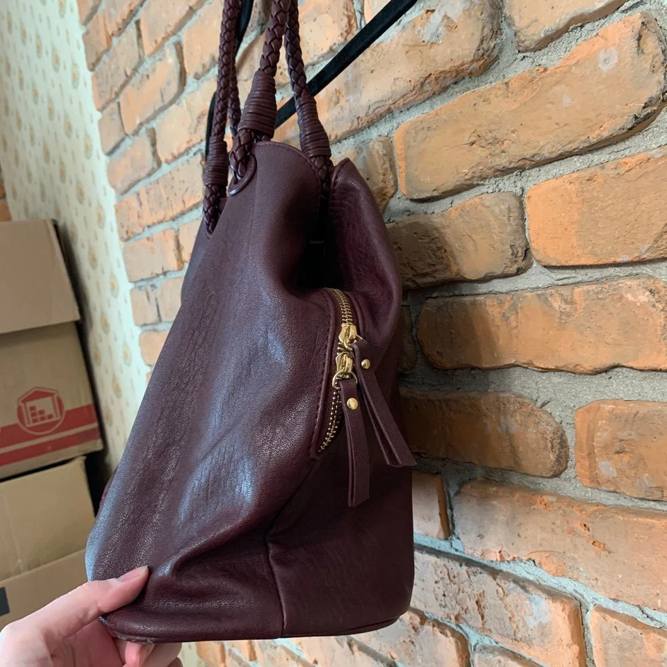 Bolsa de ombro de couro vegano Sasha & Sofi bolsa tote alças trançadas roxa - Imagem 2 de 4