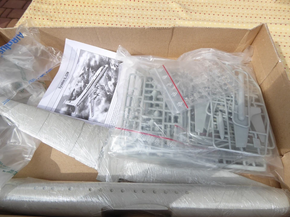 Amodel Aereo a Elica Ilyushin IL-22M, 1:72, Completare Kit IN Conf. Orig. - Immagine 4 di 4