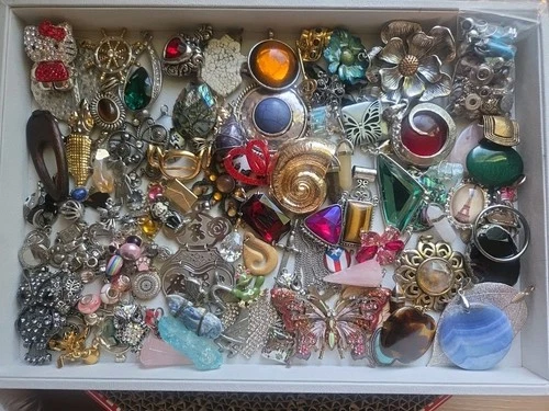 Vintage To Modern Pendant Charm Costume Jewelry for crafts Lot 170+++