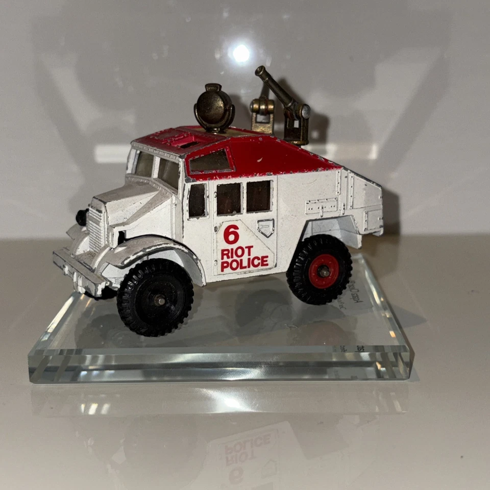 Corgi #422 Quad Tractor #6 Riot Police Truck w/2 Water Cannons, Die-cast Metal - Image 2 of 4