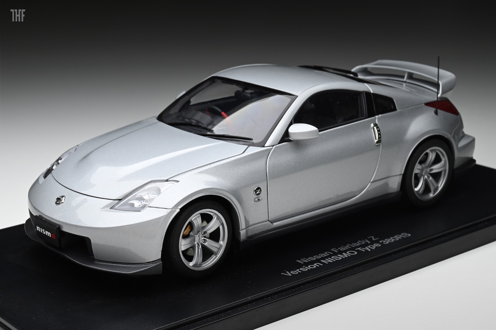 1/18 AUTOart NISSAN FAIRLADY Z NISMO 380RS-77401 – Zambi Restaurant