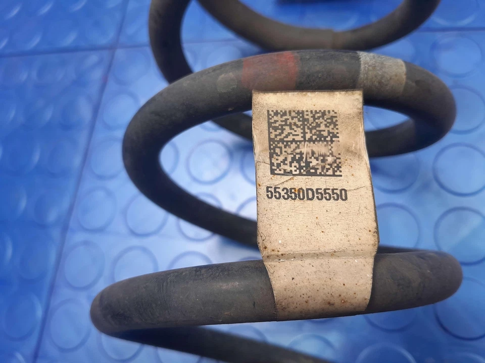 Juego de dos muelles helicoidales de suspensión trasera Kia Optima 2016-2020 OEM 55350D5500 Foto 3 de 3