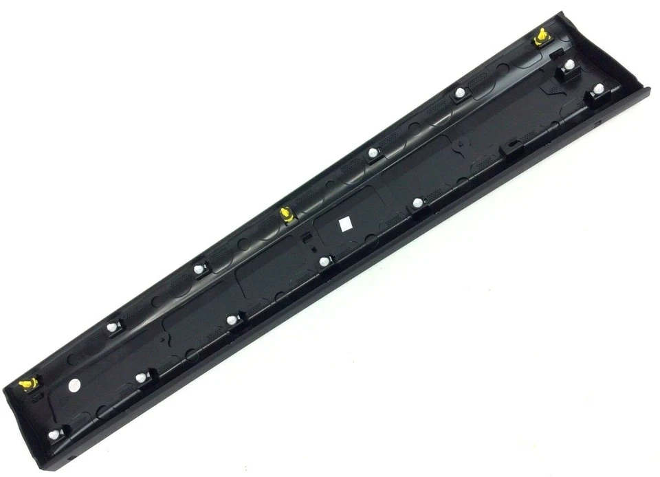 Chevrolet Equinox 2018-2020 negro moldura de puerta del lado inferior del pasajero delantero Foto 4 de 4