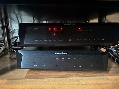 Musician Pegasus III R2R DSD DAC w/ Pisces II Digital Interface Black US Plug