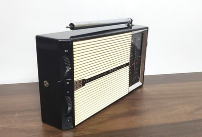 1963 Realtone TR2051 Vintage 10 transistor Am/Fm Portable Radio