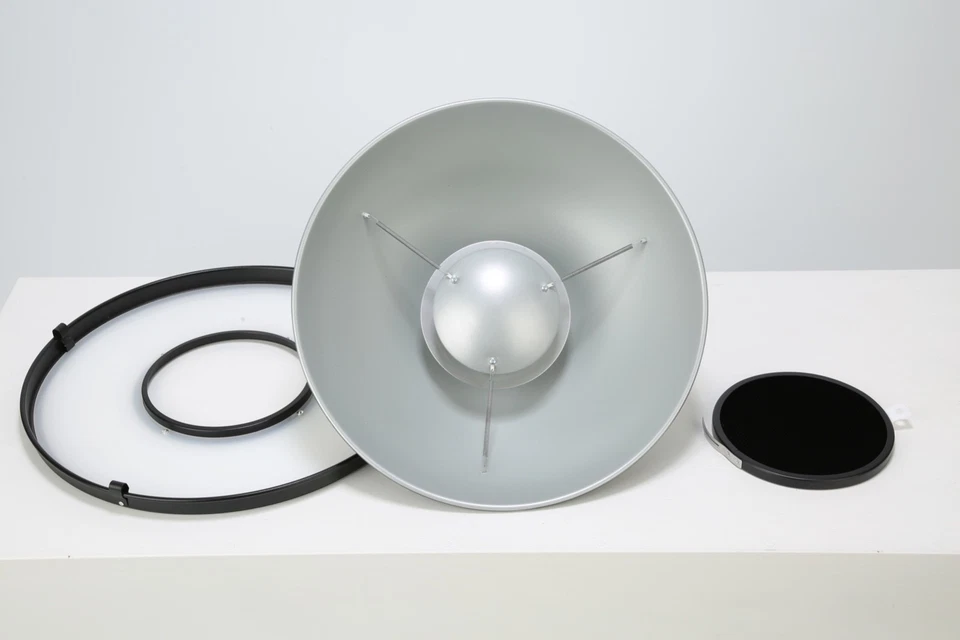 Bowens Studio Lighting BW-1899 Reflector and BW-1866 Grid Defuser - Image 3 of 4